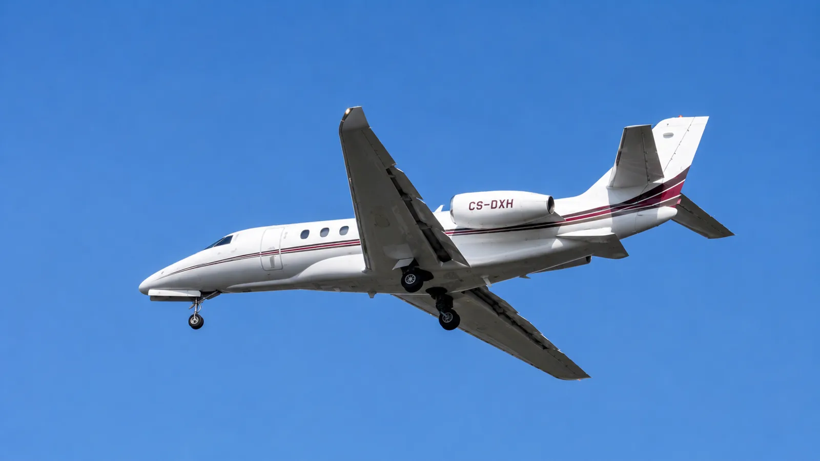 CS-DXH, a Cessna Citation XLS business jet operated by NetJets Europe, on approach to Farnborough